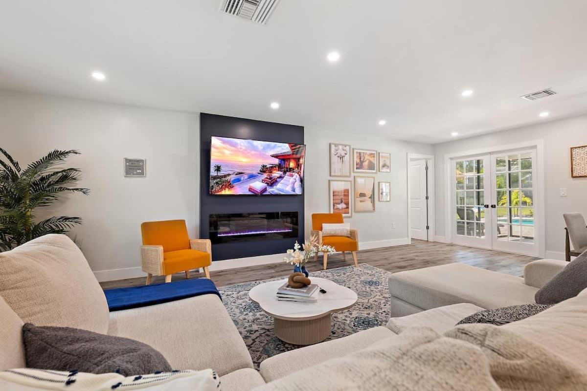 Heated Pool, Pet Friendly,Dunedin Beach Gem パームハーバー エクステリア 写真